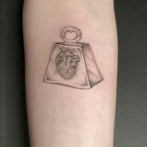 Fizzy's second tattoo - Her Heavy Heart Felicite Tomlinson, Heart Tat, Second Tattoo, Heavy Heart, Cover Up Tattoo, Heart Tattoo, Body Style, Cute Tattoos, Tattoos And Piercings