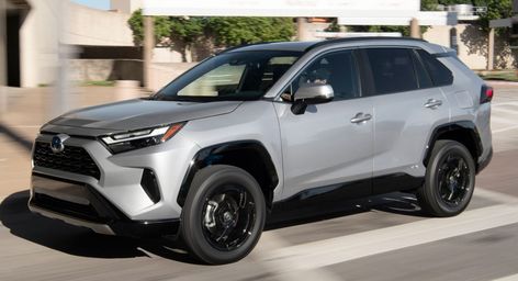 A new trim, updated lighting units and some small updates in the cabin are the biggest changes for the 2022 RAV4. 2022 Rav4, 2022 Toyota Rav4, 2018 Rav4, 2019 Rav4, Lighting Units, 2019 Toyota Rav4, Toyota Rav4 2005, Custom Camaro, Car Photoshoot