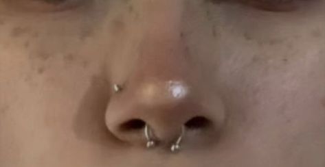 Peircings Women Septum, Snake Bite Piercing, Snake Bite, Pretty Ear Piercings, Face Piercings, Nose Piercings, Cute Piercings, Snake Bites, Nail Tattoo