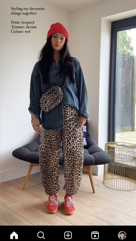 Rnb Style Woman, Hipster Women Outfits, Mum Street Style, Anthro Style Fashion, Petite Looks Outfits, T Shirt With Cardigan Outfit, Leopard Print Overalls, Street Style Teacher Outfits, Graphic Tee Outfit Inspiration