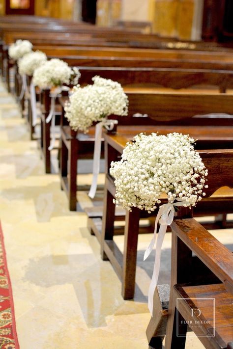 Ceremony Decorations Church, Church Aisle Decorations, Wedding Ceremony Chairs, Gypsophila Wedding, Wedding Church Decor, Church Wedding Flowers, Dream Wedding Reception, Wedding Isles, Deco Champetre