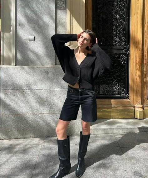 How To Style Jean Shorts With Tall Boots (Everyone's Doing It) Short Boots Outfit, Biker Boots Outfit, Tall Boots Outfit, Style Jean Shorts, A Line Shorts, Parisian Chic, The Outfit, Outfit Combinations, Long Shorts