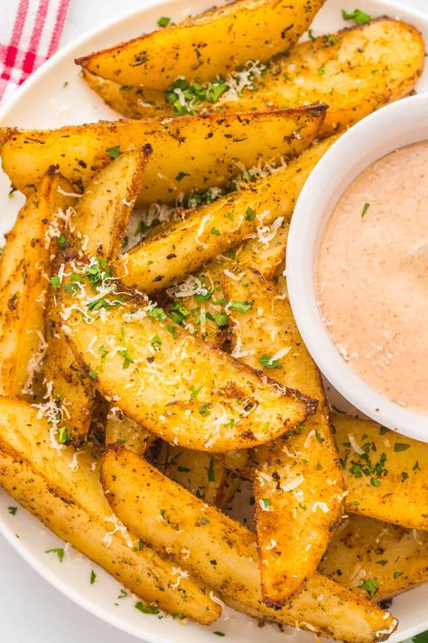 Potato Wedges Baked Easy, Wedge Fries Baked, Baked Chopped Potatoes In The Oven, Oven Fries Wedges, Baked Potato Wedges Oven Crispy, Baked Potato Wedges In The Oven, Seasoned Potatoes In Oven, Potato Wedges In Oven, Oven Potato Wedges