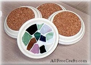 Terracotta Coasters, Teracotta Pots, Mosaic Frames, Mosaic Coasters, Mosaic Tray, Mosaic Stepping Stones, Easy Homemade Gifts, Terracotta Flower Pots, Painted Patio