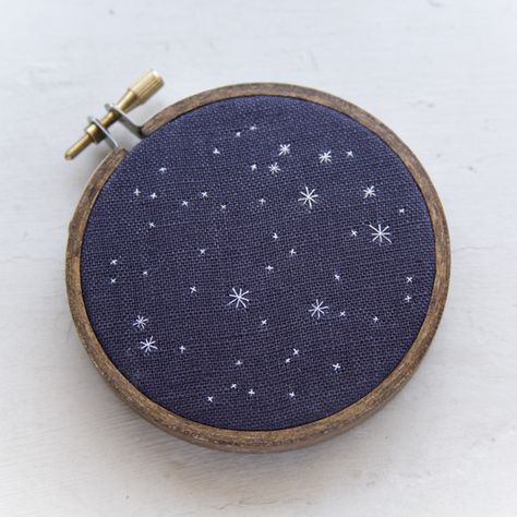 embroidered constellations from miniature rhino (on flickr) Simple Star Embroidery, Embroidery Stars Simple, Star Embroidery Pattern, Star Sign Embroidery, Night Sky Embroidery, Constellation Embroidery Pattern, Embroidered Planets And Stars, Embroidered Constellations, Sky Embroidery