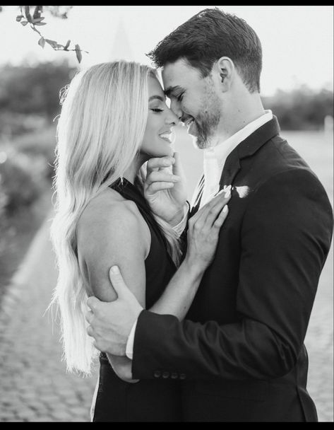 Forehead Kiss Engagement Photo, White Background Engagement Photos, Engagement Pictures Hair, Timeless Engagement Photo Outfit, Engagement Poses With Dogs, Engagement Photos Kissing, Engagement Picture Hair, Iconic Engagement Photos, Black And White Engagement Photos Classy