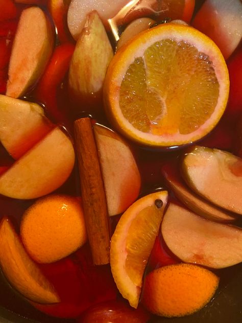 christmas aesthetic Mulled Cider Aesthetic, Hot Cider Aesthetic, Apple Cider Aesthetic Fall, Hot Apple Cider Aesthetic, Mulled Wine Aesthetic, Apple Cider Aesthetic, Cider Aesthetic, Grey November, Hygge Winter