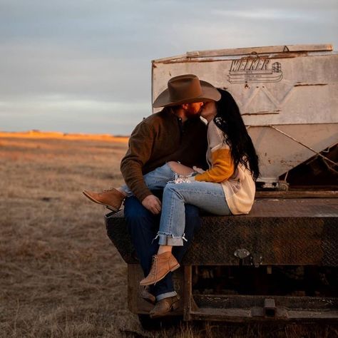 Country Future, Country Couple Pictures, Country Relationship Goals, Country Engagement Pictures, Cowboy Photography, Country Couple, Country Relationships, Cute Country Couples, Country Photography