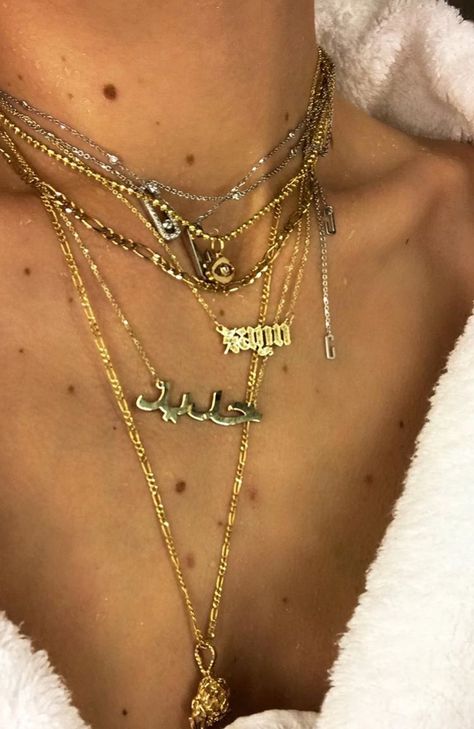 Gigi Hadid jewelry - gold jewellery Gigi Hadid Jewelry, Kylie Jenner Necklace, Kylie Jenner Jewelry, Jewelry Accessories Ideas, Dope Jewelry, Funky Jewelry, Women's Jewelry And Accessories, Layered Jewelry, Cute Rings