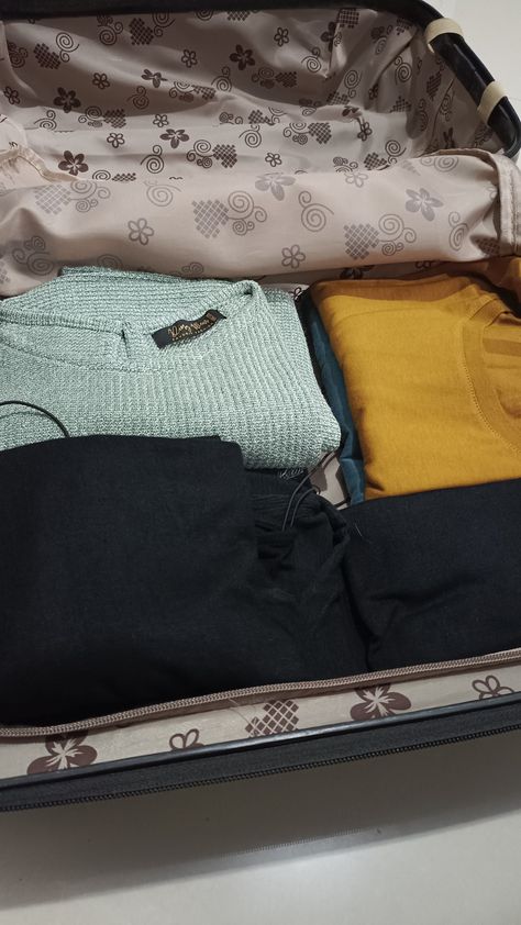 Packing Baju Koper Snap, Packing Koper Snapgram, Packing Baju Koper Aesthetic, Pap Packing, Peking Barang, Packing Koper, Koper Traveling, Korea Painting, Packing Bags Travel