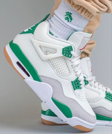 Sneaker Head Aesthetic, Retro 4 Jordans Outfit Women, Jordans Outfit Women, Pine Green Outfit, Retro 4 Jordans, Jordan Outfit, Kicks Shoes, Jordan 4s, Limited Edition Sneakers