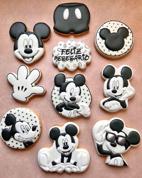 Mickey Mouse Black And White, Mickey Mouse Treats, Mickey Mouse Birthday Theme, Mouse Cookies, Minnie Mouse Cookies, White Cookies, Mickey Mouse Cookies, 17 Birthday Cake, Fiesta Mickey Mouse