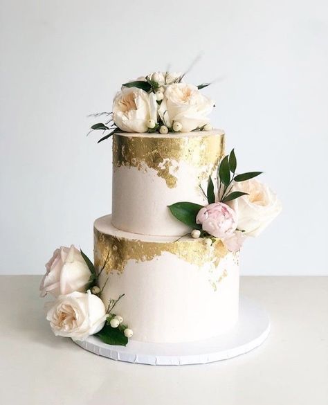 Wedding Cake Gold Leaf, Wedding Cake Gold, 2 Tier Wedding Cakes, 50th Wedding Anniversary Cakes, 50th Anniversary Cakes, Pretty Wedding Cakes, Wedding Anniversary Cakes, Wedding Cake Roses, Buttercream Wedding Cake