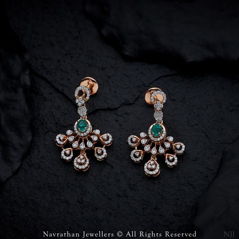 Engagement Saree, Gold Earrings Indian, Diamond Jewelry Set, Diamond Earrings Design, Jewellery Design Sketches, Designer Diamond Jewellery, Gold Jewelry Simple Necklace, Antique Jewellery Designs, Gold Bridal Jewellery Sets