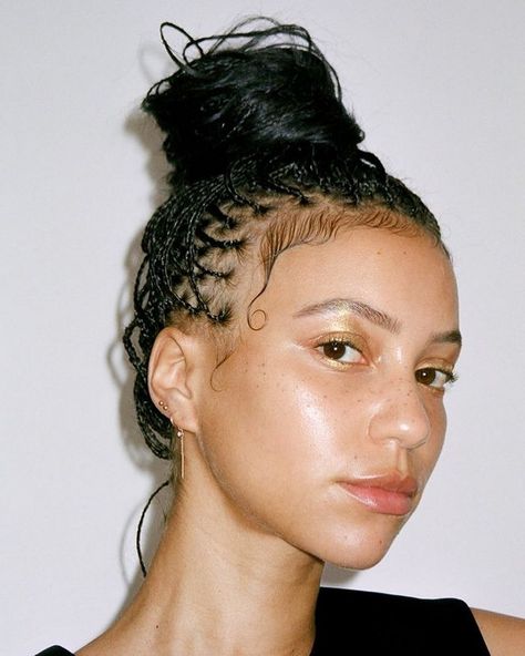 Zoe Kravitz Braids, Bohemian Box Braids, Micro Braids Styles, Braids With Shaved Sides, How To Grow Natural Hair, Natural Afro Hairstyles, Braided Cornrow Hairstyles, Boho Beauty, Zoe Kravitz