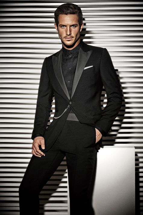 Men's Fashion | Giorgio Armani | Black Tuxedo Justice Joslin, Dapper Gentleman, Armani Black, Hipster Mens Fashion, Black Tie Affair, Dapper Men, Sharp Dressed Man, Armani Collezioni, Gentleman Style