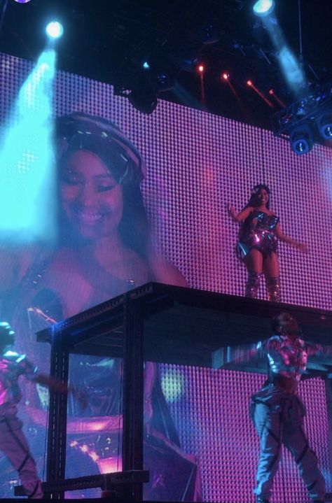 Concert Aesthetic Nicki Minaj, Nicki Wallpaper, Nicki Manij, Nicki Concert, Nicki Minaj Tour, Nicki Minaj Concert, Onika Maraj, Nicki Minaj Hairstyles, Nicki Minaj Barbie