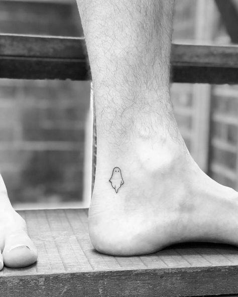 Minimalist Ghost Tattoo, Toe Tattoos, Traditional Tattoo Designs, Ghost Tattoo, Witch Tattoo, Stick N Poke Tattoo, Poke Tattoo, Spine Tattoo, Line Art Tattoos