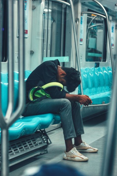 Metro Train Photography, Subway Photoshoot Men, Asthetic Photos Poses Men, Metro Poses, Metro Pics, Subway Pictures, Metro Photoshoot, Subway Photoshoot, Train Photoshoot