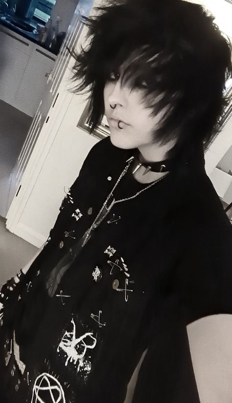 2000 Emo, Emo Haircuts, Emo Emo, Emo People, Emo Scene Hair, Scene Boys, Kei Visual, 2000s Emo, Emo Aesthetic