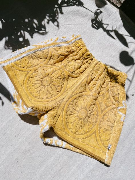 Vintage Towel Shorts, Towel Shorts Pattern, Towel Shorts, Towel Clothes, Cute Beach Outfits, Sewing Shorts, Upcycle Clothes Diy, Vintage Towels, Cotton Club