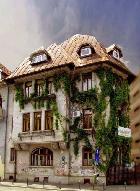 Romania House, Romania Architecture, Big Ben, Romania, House Styles, Architecture, Building, Travel, Tela