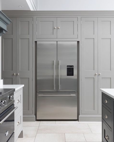 SA Designs on Instagram: “Perfect symmetry. - We love using the @fisherpaykel range of fridge freezers in our designs, one reason being how symmetrical they are.…” Cabinets Around Fridge, Small Kitchen Diner, Built In Fridge, Built In Fridge Freezer, Grey Shaker Kitchen, Pantry Layout, American Fridge, White Shaker Kitchen, Handleless Kitchen