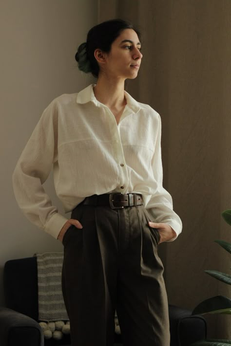 Linen Collared Shirt, Olya Shirt Pattern, Shirt And Pants Women, Olya Shirt, Linen Shirt Pattern, Journal Photography, Linen Shirt Outfit, Cotton Tops Designs, Vintage Fashion 1950s