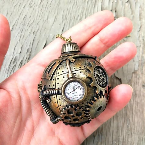 Steampunk Christmas Decorations, Steam Punk Aesthetic, Steampunk Diy Crafts, Steampunk Party, Steampunk Christmas, Steampunk Mixed Media, Steampunk Aesthetic, Steampunk House, Steampunk Crafts