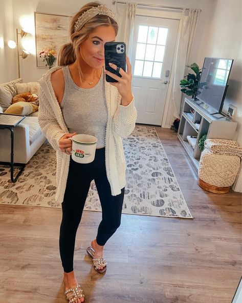 Cute Lounge Outfits, Lounge Outfits, Errands Outfit, Cozy Outfits, 30 Outfits, Summer Outfits For Moms, Lounge Outfit, Legging Outfits, Athleisure Outfits