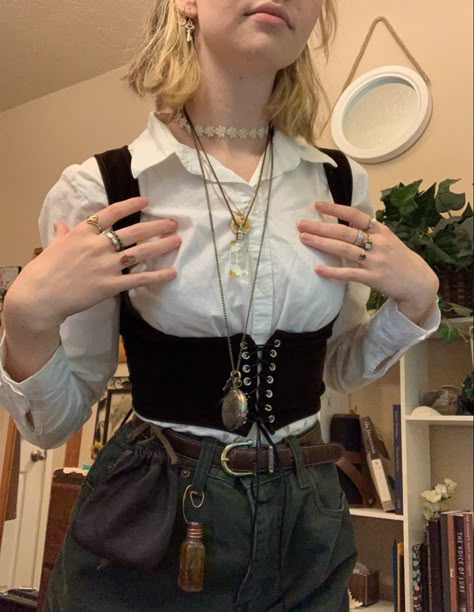 Gender Neutral Ren Faire Outfit, Renfaire Costume Women Pants, Ren Faire Outfits With Pants, Bard Inspired Outfit, Renfaire Outfit Pants, Pirate Ren Faire Outfit, Bardcore Outfit, Renfaire Outfit Nonbinary, Pirate Aesthetic Female Outfit Casual