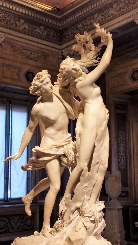 Baroque marble sculpture created between 1622-1625 Apollo And Daphne, Bernini Sculpture, Baroque Sculpture, Italian Statues, Gian Lorenzo Bernini, Lorenzo Bernini, Famous Sculptures, Italian Sculptors, Frida Art