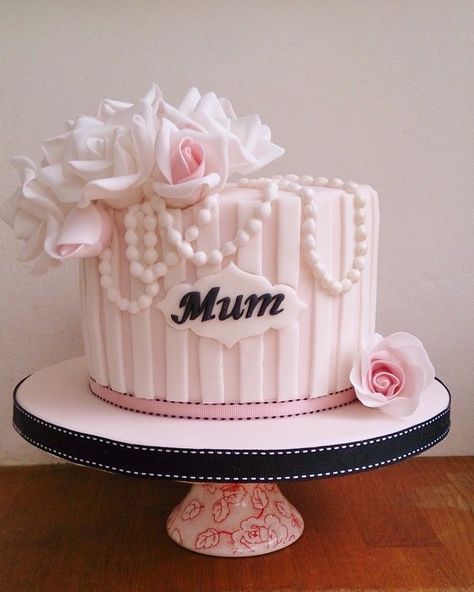 Mums Birthday! - by THE BRIGHTON CAKE COMPANY @ CakesDecor.com - cake decorating website Mother Birthday Cake, Mums Birthday, Birthday Cake For Mom, Birthday Cake For Husband, 70th Birthday Cake, Cake For Husband, Pearl Cake, Birthday Designs, Moms Birthday