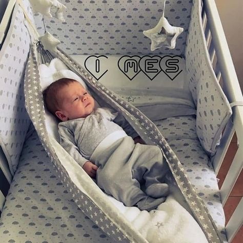 #cutekids❤ @monicapellice ❤ via @kids_fashion_perfect @angels4babies @angels2kids Baby Rocking Chair, Newborn Crib, Baby Hammock, Baby Cradle, Cool Baby, Baby Cot, Bed Swing, Foto Baby, Sleeping In Bed