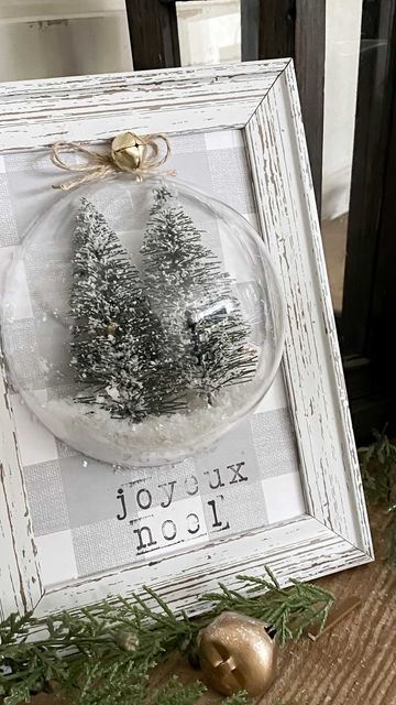 Diy Picture Frames Ideas Creative, Diy Picture Frames Ideas, Snow Globe Picture, Lottie Moon, Globe Picture, Snow Globe Crafts, Christmas Globes, Snowman Sign, Diy Snow Globe