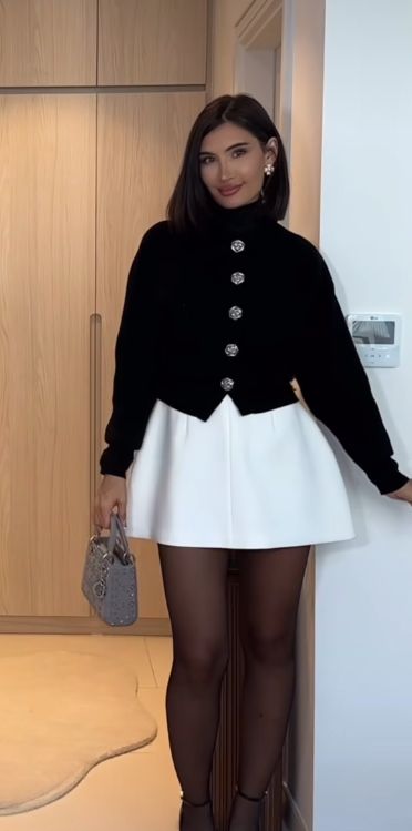 Old Money Academia Outfits, Black And White Coquette Outfit, Feminine Business Attire, Office Sneakers Outfit, Feminine Classy Outfits, Cute Fancy Outfits, Premier Outfits, Rich Girl Aesthetic Outfit, Classic Summer Outfits