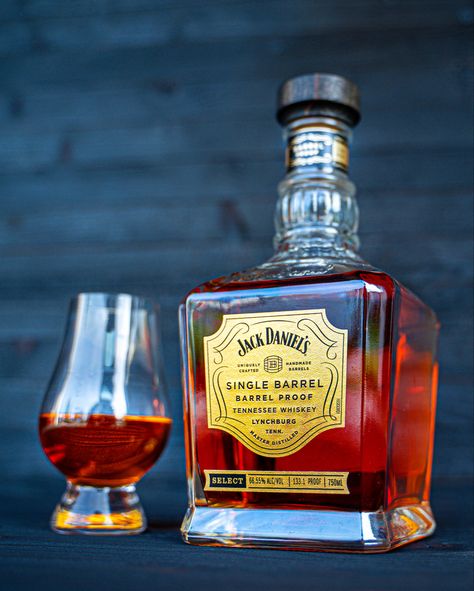 Jack Daniels Single Barrel Jack Daniels Single Barrel, Jack Daniels Bottle, Whisky Drinks, American Whiskey, Tennessee Whiskey, Jack Daniel, Scotch Whiskey, Groomsmen Gifts, Jack Daniels Whiskey Bottle