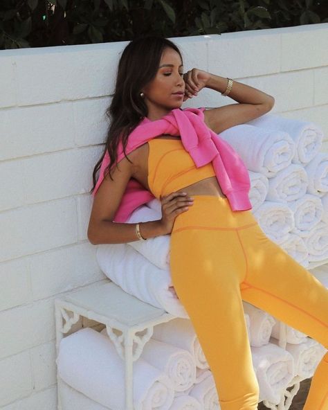 pretty bright orange color workout clothes Bright Athleisure Outfits, Orange Workout Outfit, Bright Colored Workout Outfits, Casual Orange Sports Bra For Gym, Orange Workout Set, Summer Yoga Sports Bra In Orange, Gym Outfit Women, Athletic Shorts Outfit, Orange Fitted Workout Leggings