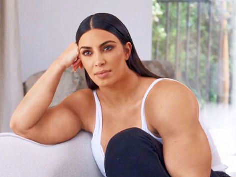 Kim Kardashian has very muscular arms in a new hilarious 'Gym Kardashian' meme and it's going viral Gym Moodboard, Kim Meme, Kim Kardashian Meme, Sims 4 Celebrity, Buff Girl, Funny Celebrity Memes, Diet Jokes, Mommy Memes, Kardashian Memes