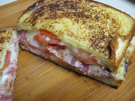 SuperBird (Denny's):  turkey, bacon, swiss cheese, tomato, sour dough bread Sandwhich Recipes, Best Sandwich Recipes, Deli Turkey, Grilled Turkey, Sliced Turkey, Slider Recipes, Burgers Sandwiches, Best Sandwich, Delicious Sandwiches