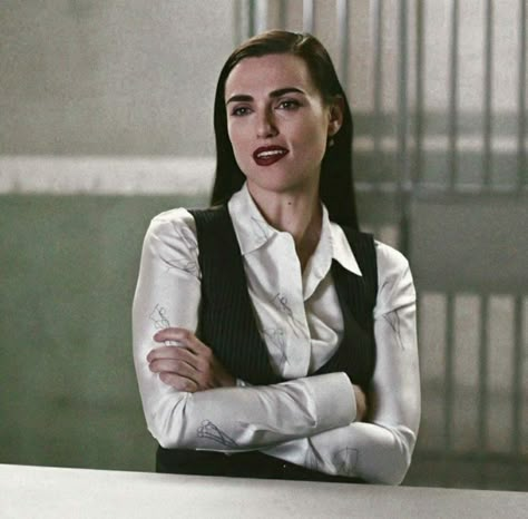 Katie Mcgrath In A Suit, Lena Luthor Suit, Supercorp Aesthetic, Irish Goddess, Arrow Black Canary, Katherine Elizabeth, Supergirl 2015, Women Wearing Ties, Women In Suits