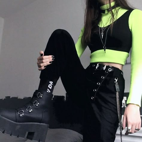 Neon Emo Outfits, Shego Outfit Ideas, Black And Neon Outfit, Green Alternative Outfit, Neon Goth Outfit, Neon Concert Outfit, Neon Punk Outfits, Green And Black Clothes, Green Alt Outfits