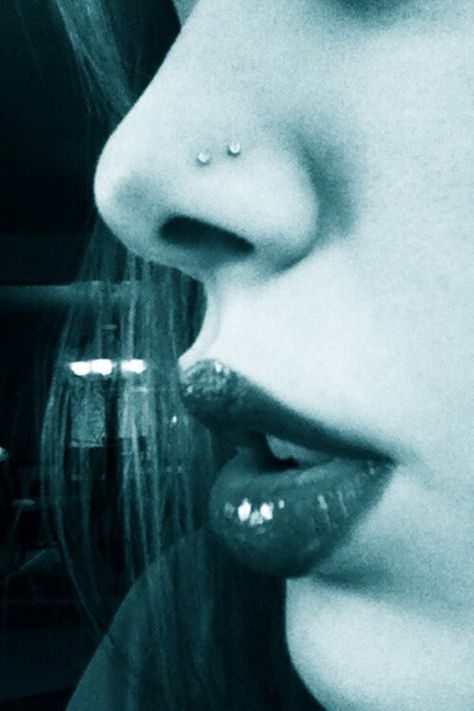 I would never be able to do this but it's really cool 2 Nose Piercings On One Side, Two Nose Piercings On One Side, Double Nostril, Double Nose Ring, Cute Nose, Double Nose Piercing, Piercings Ideas, Cute Nose Piercings, Nostril Piercing