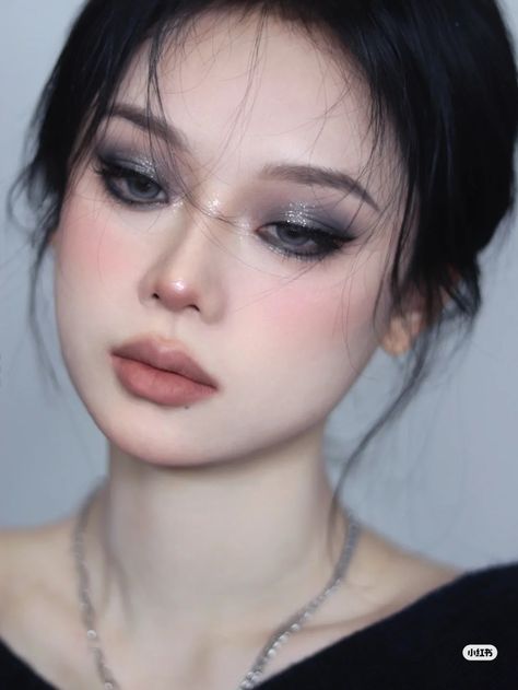 Korean Smoky Eyes Makeup, Smokey Eye Makeup Monolid, Cool Toned Brown Makeup, Gray Douyin Makeup, Panda Eyes Makeup, Cool Toned Douyin Makeup, Soft Punk Makeup, Smokey Douyin Makeup, Ateez Inspired Makeup