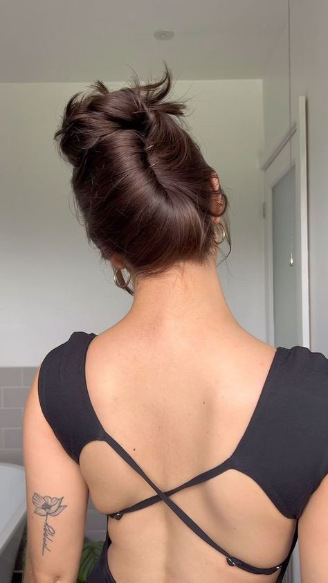 Fancy Short Hair, Short Braid Hairstyles, Elegant Short Hair, Short Hair Dos, Elegant Hairstyle, Greasy Hair, Hair Bun Tutorial, Long Hair Tutorial, Graduation Hairstyles