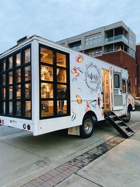 Trailer Shop Ideas, Mobile Grocery Store, Breakfast Food Truck Design, Box Truck Boutique, Diner Food Truck, Box Trailer Boutique, Mobile Pop Up Shop, Aesthetic Food Truck, Food Truck Layout