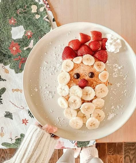 5 Days Till Christmas, Santa Pancakes, Holiday Pancakes, Strawberry Banana Pancakes, Santa Breakfast, Christmas Pancakes, Festive Appetizers, Holiday Baking Recipes, Days Till Christmas