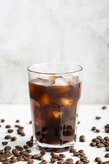 Ice Americano Coffee Aesthetic, Iced Americano Aesthetic, Americano Coffee Aesthetic, Iced Black Coffee, Long Black Coffee, Make Iced Coffee, Homemade Iced Coffee, Ice Drink, Thai Milk Tea