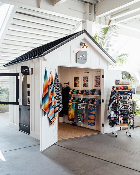 Shed Retail Store, Kayak Rental Shop, Garage Pop Up Shop, Beach Pop Up Store, How To Display Towels, Bath Display, Retail Kiosk, Boutique Store Displays, Welcome To The Neighborhood