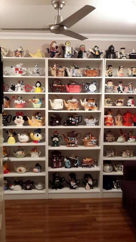 Tea Pot Shelf Display, Teapot Display Ideas Shelves, Teapot Collection Display Ideas, Tea Pot Collection Display, Teapot Display Ideas, Teapot Collection Display, Genshin Teapot Ideas Interior, Teapot Storage, Tea Room Aesthetic